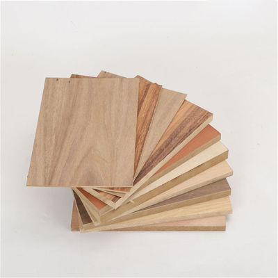 사용자 정의 18mm 4x8 1200mm*2400mm 검증 된 컬러 멜라민 Mdf 보드 장식용